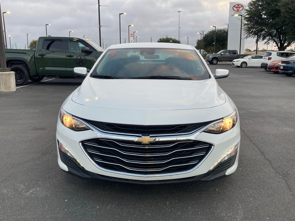 2024 Chevrolet Malibu 1LT photo 2