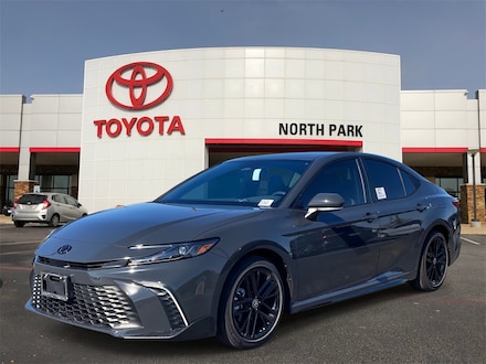 2025 Toyota Camry SE Sedan