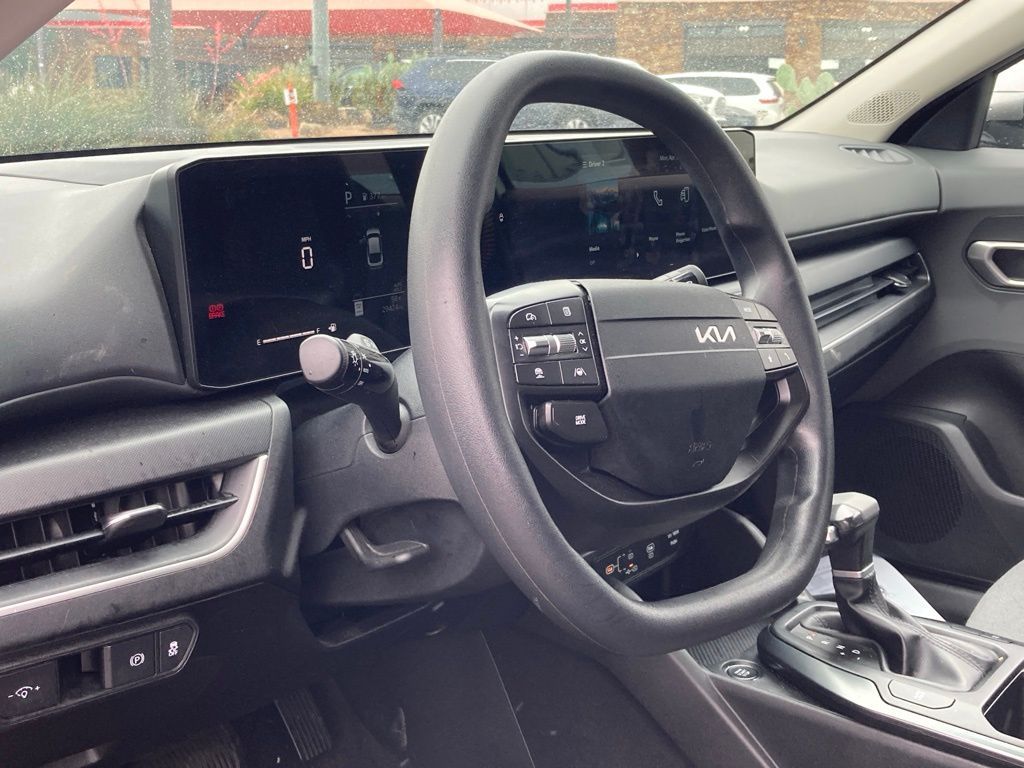 2025 Kia K4 LXS - Photo 7