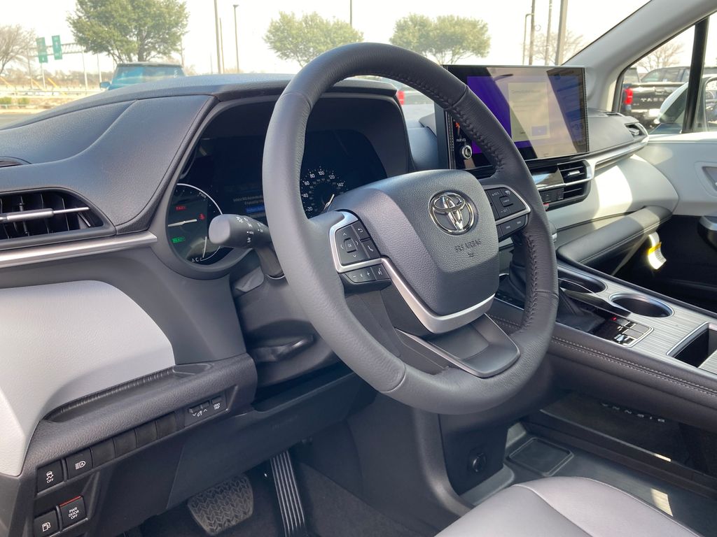 2026 Toyota Sienna XLE 8-Passenger Hybrid FWD's photo