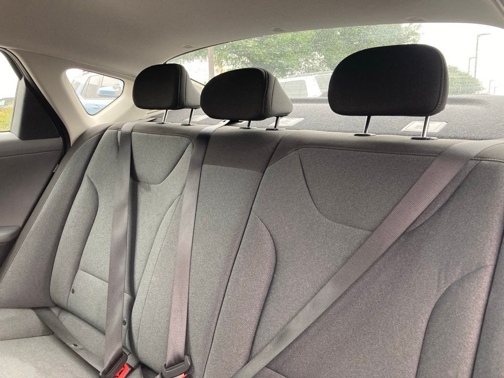 2025 Kia K4 LXS - Photo 9
