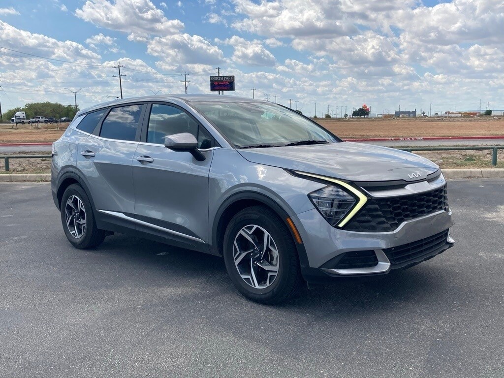 2024 Kia Sportage LX photo 2