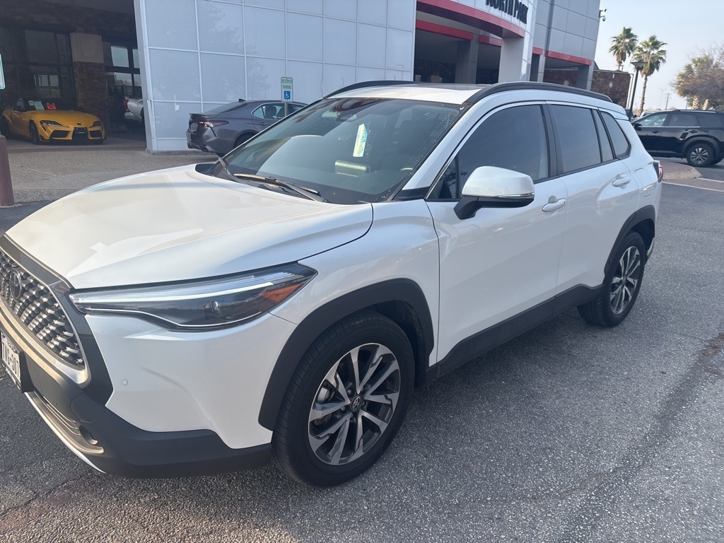 2024 Toyota Corolla Cross XLE's photo