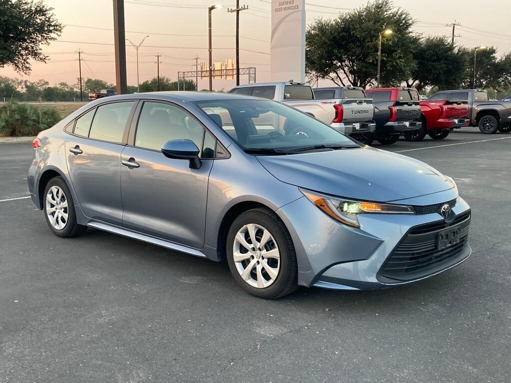 2024 Toyota Corolla LE photo 3