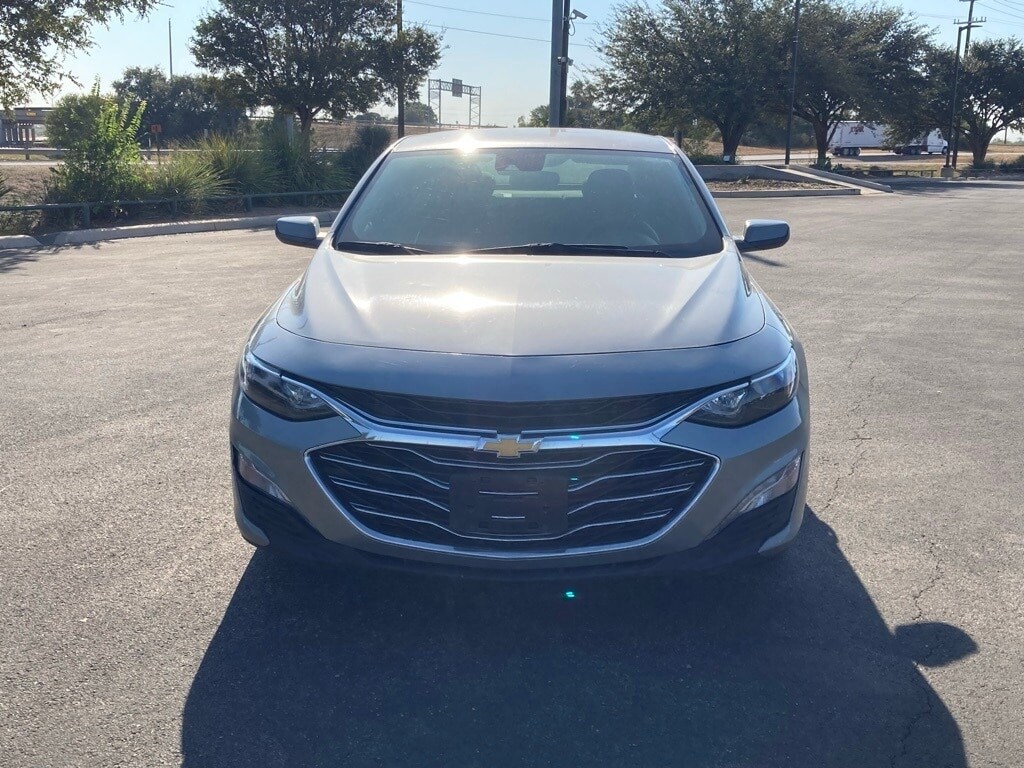 2024 Chevrolet Malibu 1LT photo 2