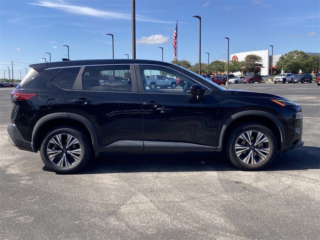 2023 Nissan Rogue SV photo 4
