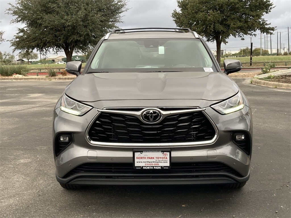 2026 Toyota Highlander XLE XSE Platinum Limited photo 2