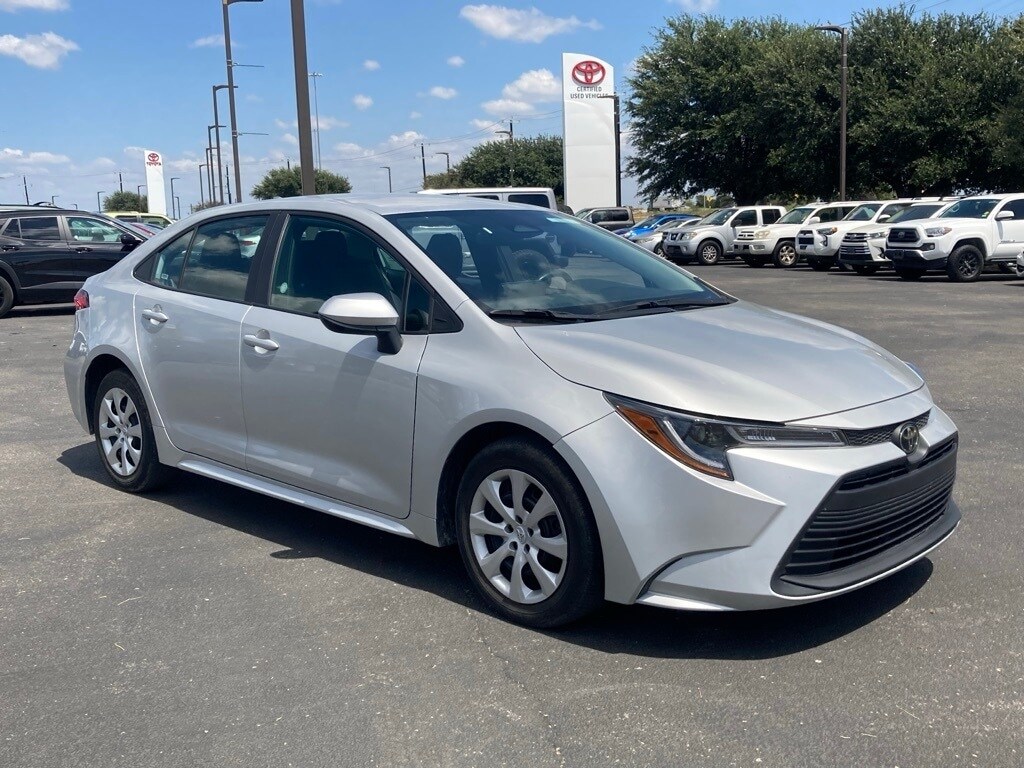 2024 Toyota Corolla LE photo 3