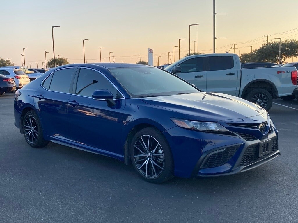 2023 Toyota Camry SE photo 3