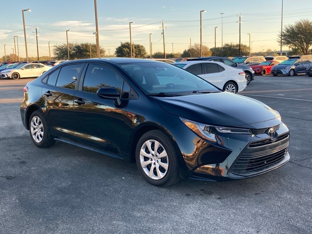 2024 Toyota Corolla LE photo 3