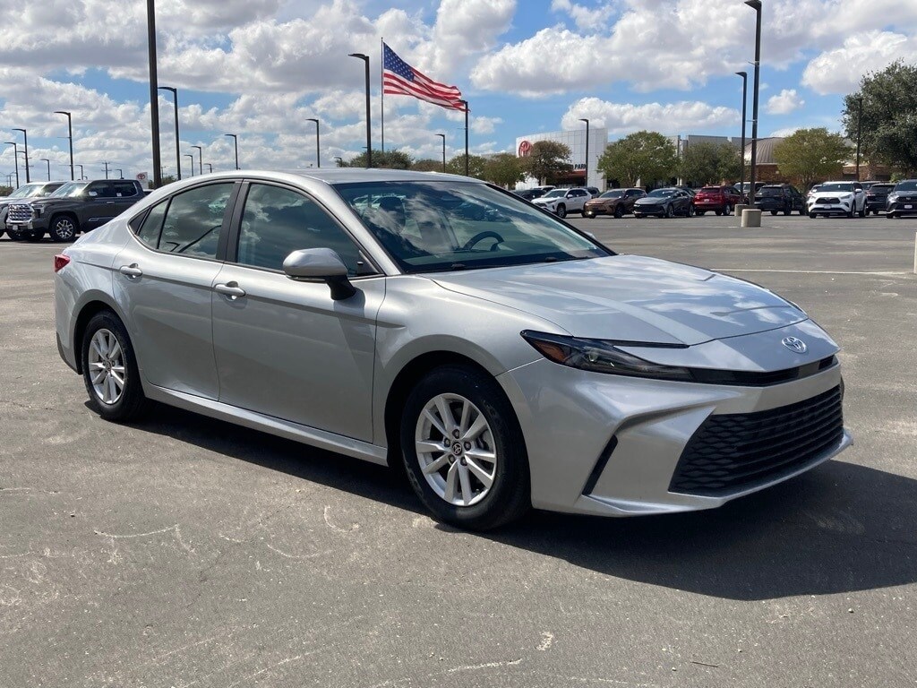 2025 Toyota Camry LE photo 3