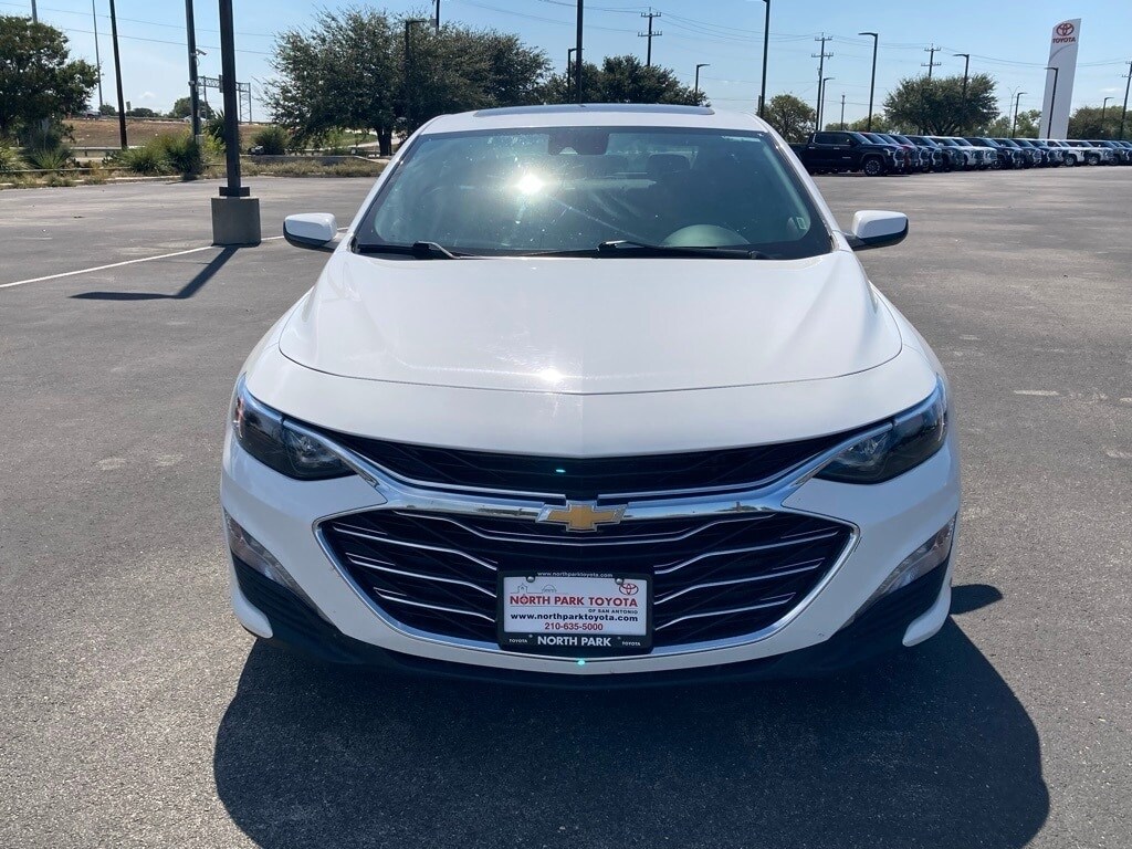 2024 Chevrolet Malibu 1LT photo 2