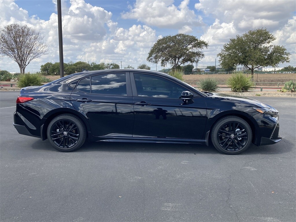 2026 Toyota Camry SE photo 4