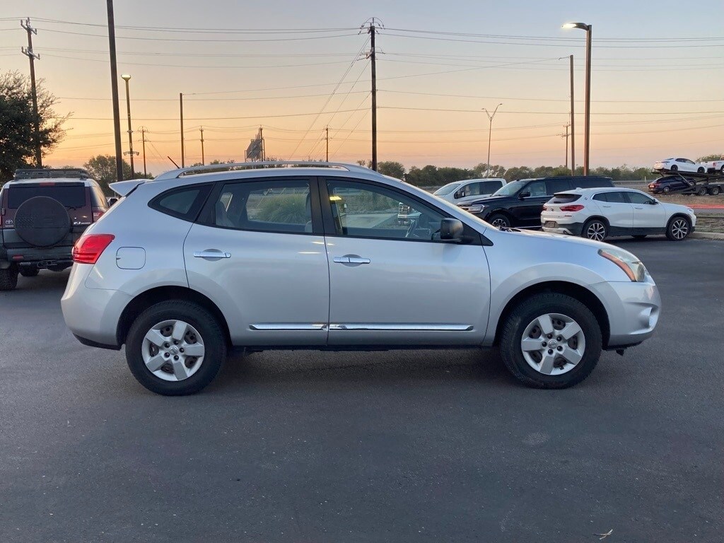 2014 Nissan Rogue Select S photo 4