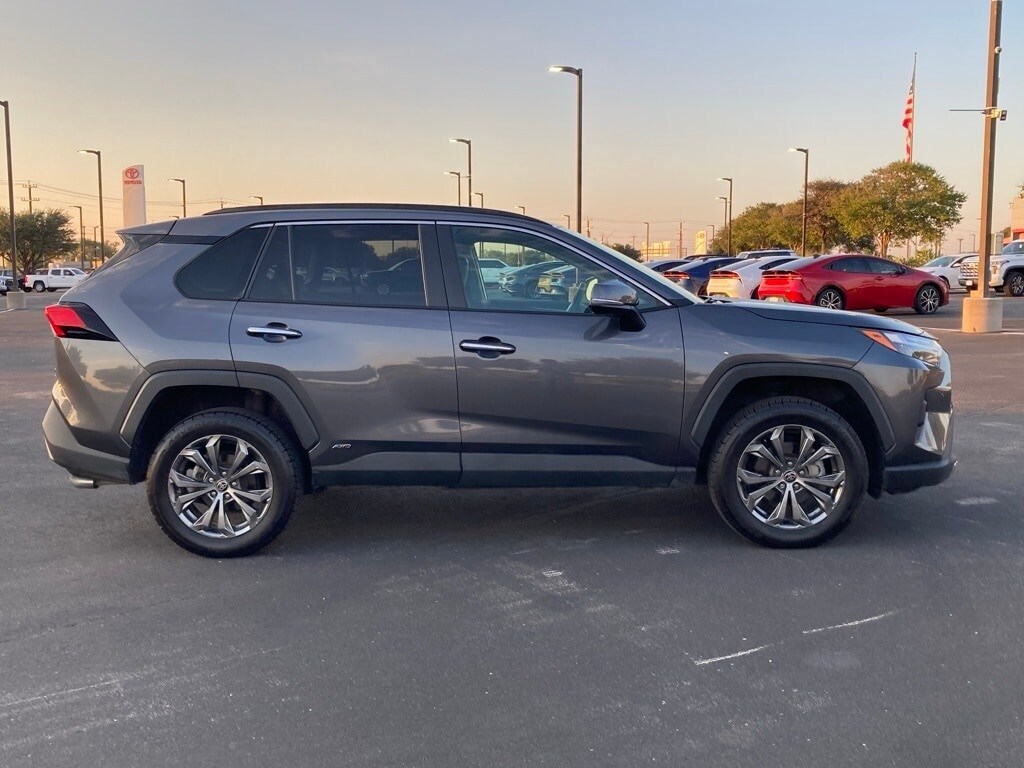 2022 Toyota RAV4 Hybrid Limited photo 4