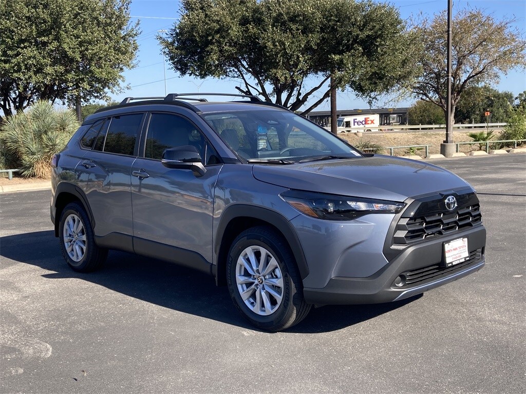 2026 Toyota Corolla Cross LE photo 2