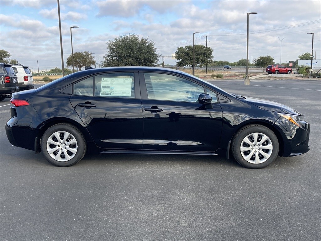 2026 Toyota Corolla LE photo 3