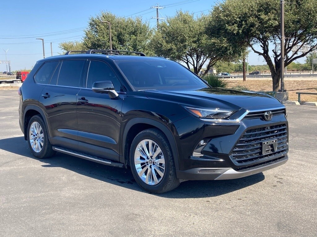 2025 Toyota Grand Highlander Platinum photo 3