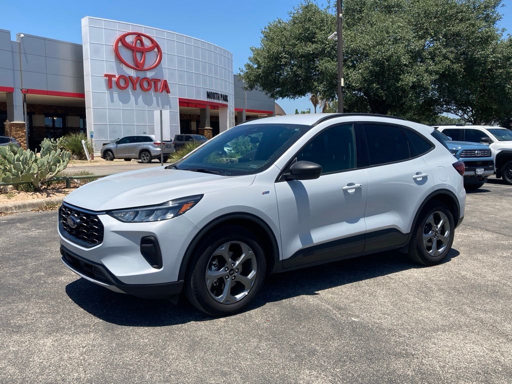 2025 Ford Escape ST-Line FWD's photo