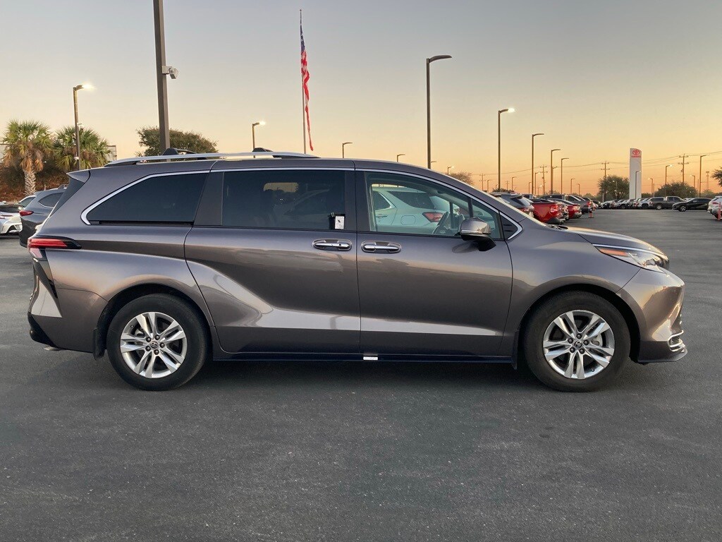 Used 2022 Toyota Sienna Limited Minivan/Van