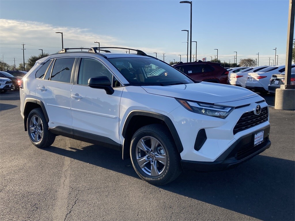 2025 Toyota RAV4 Hybrid LE photo 2