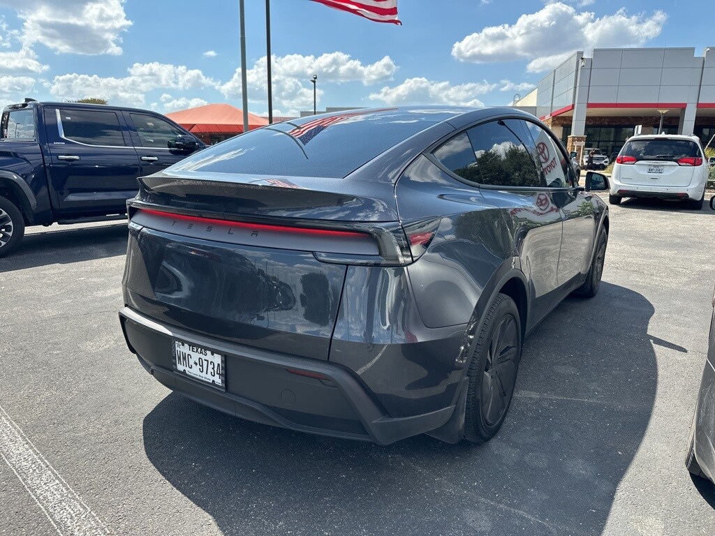 2026 Tesla Model Y Long Range photo 3