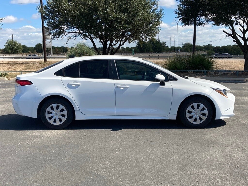 2022 Toyota Corolla L photo 4