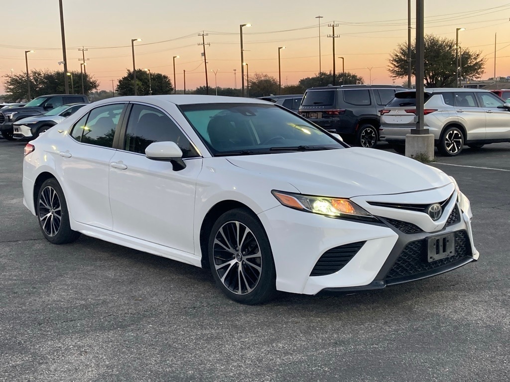 Used 2020 Toyota Camry SE Sedan