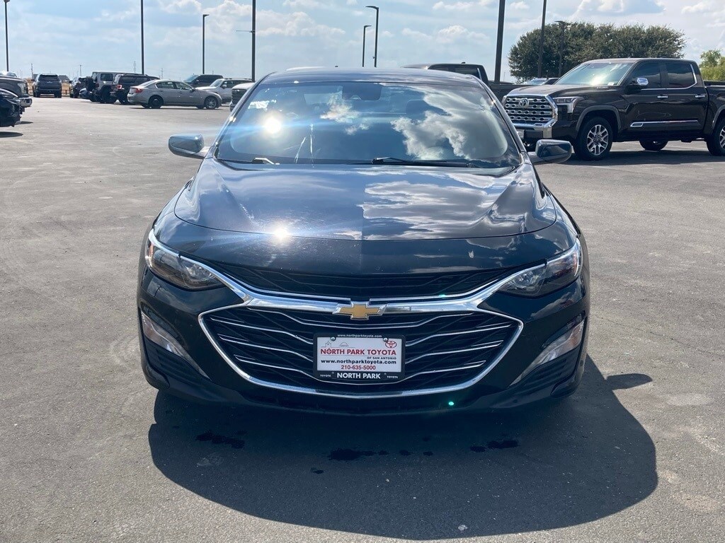 2024 Chevrolet Malibu 1LT photo 2