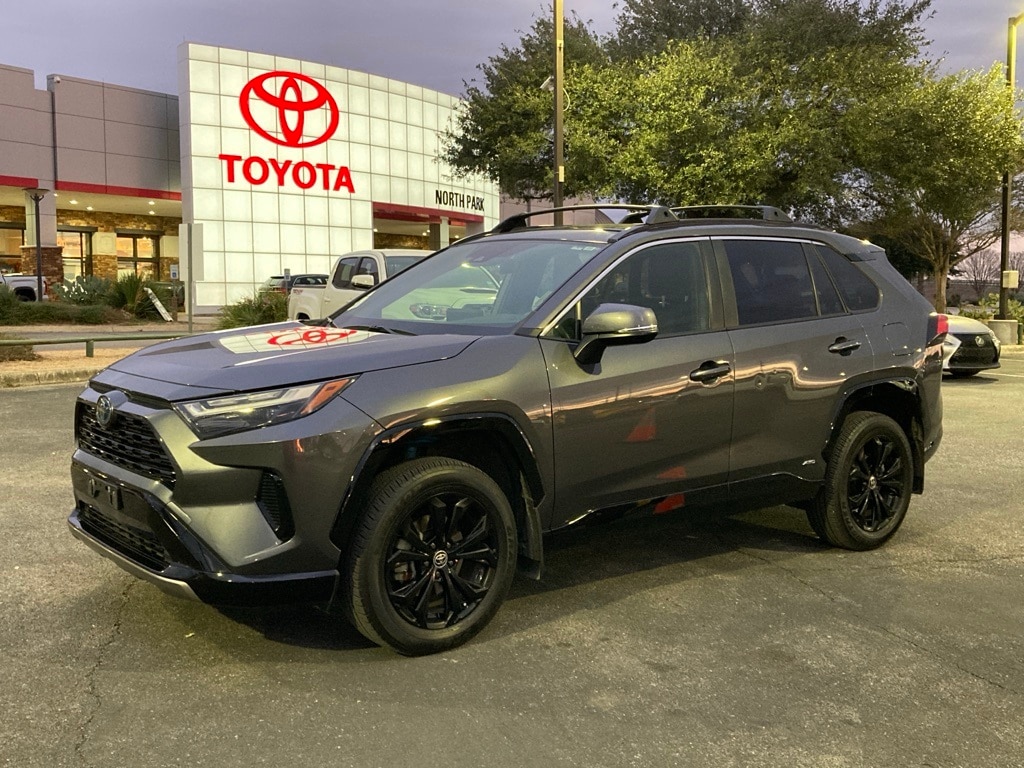 2023 Toyota RAV4 SE