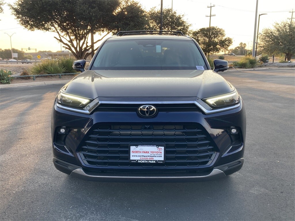 2026 Toyota Highlander Hybrid Limited photo 2