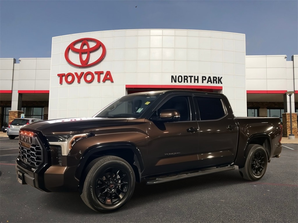2023 Toyota Tundra Limited's photo