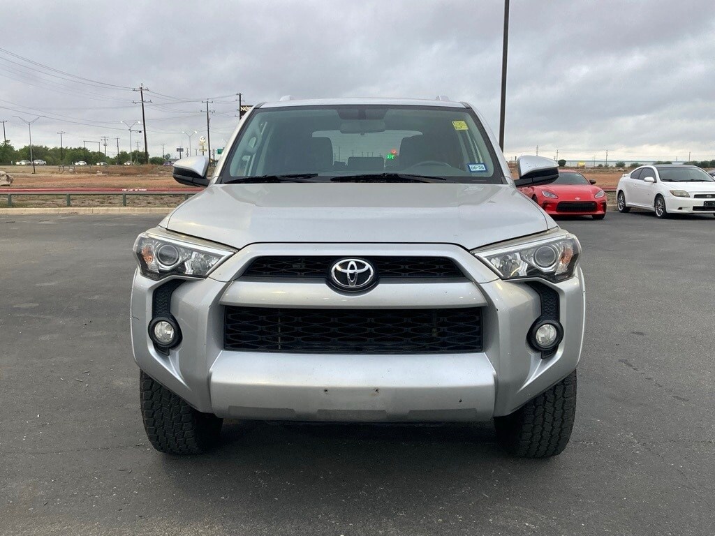 2016 Toyota 4Runner SR5 photo 2