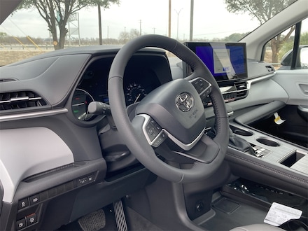 2026 Toyota Sienna XLE 8 Passenger Van Passenger Van