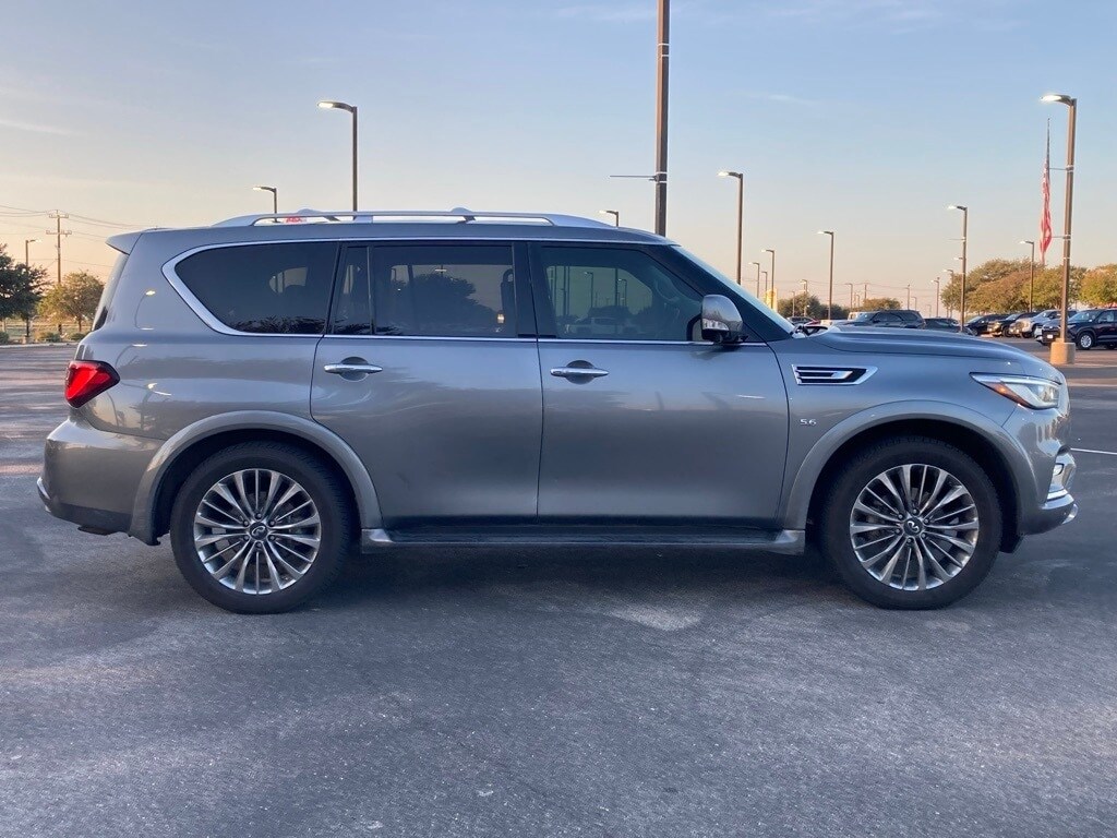 2019 Infiniti QX80 Luxe photo 2