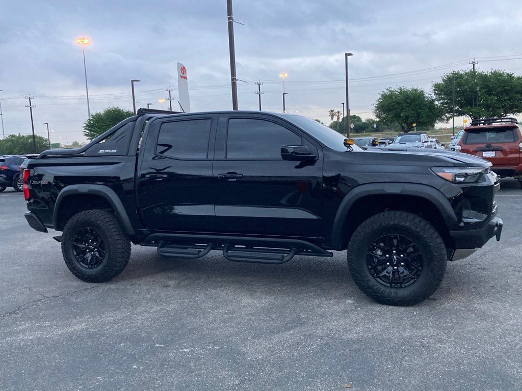 View vehicle photo 4