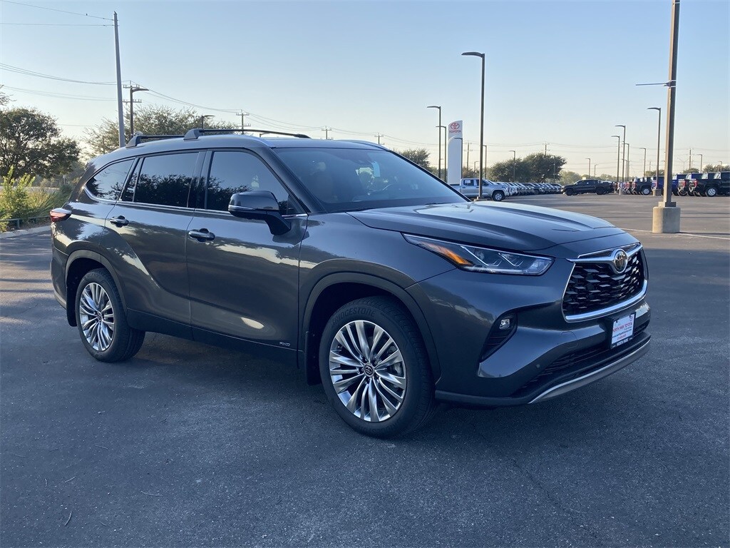 2025 Toyota Highlander Hybrid Platinum photo 3