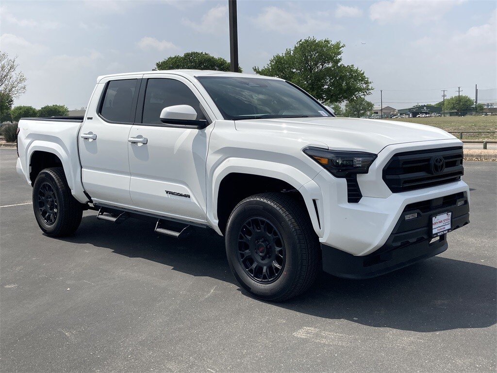 2025 Toyota Tacoma SR5 photo 3