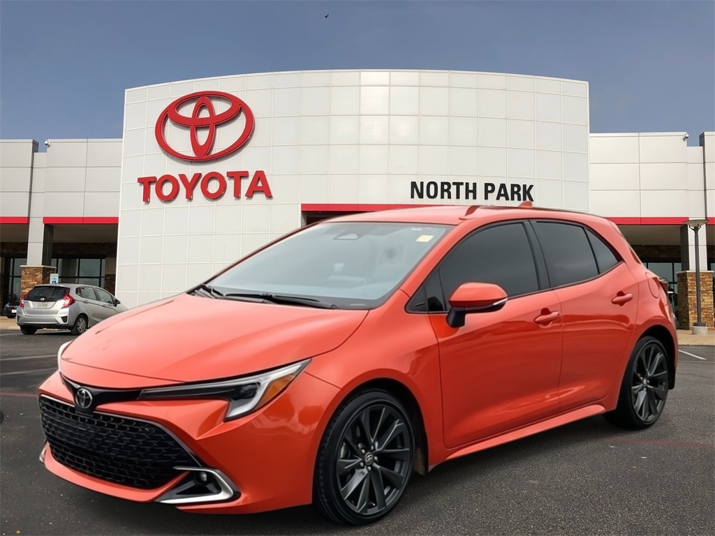 2025 Toyota Corolla Hatchback XSE's photo