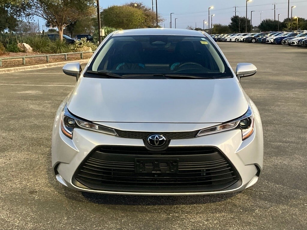 2025 Toyota Corolla LE photo 2