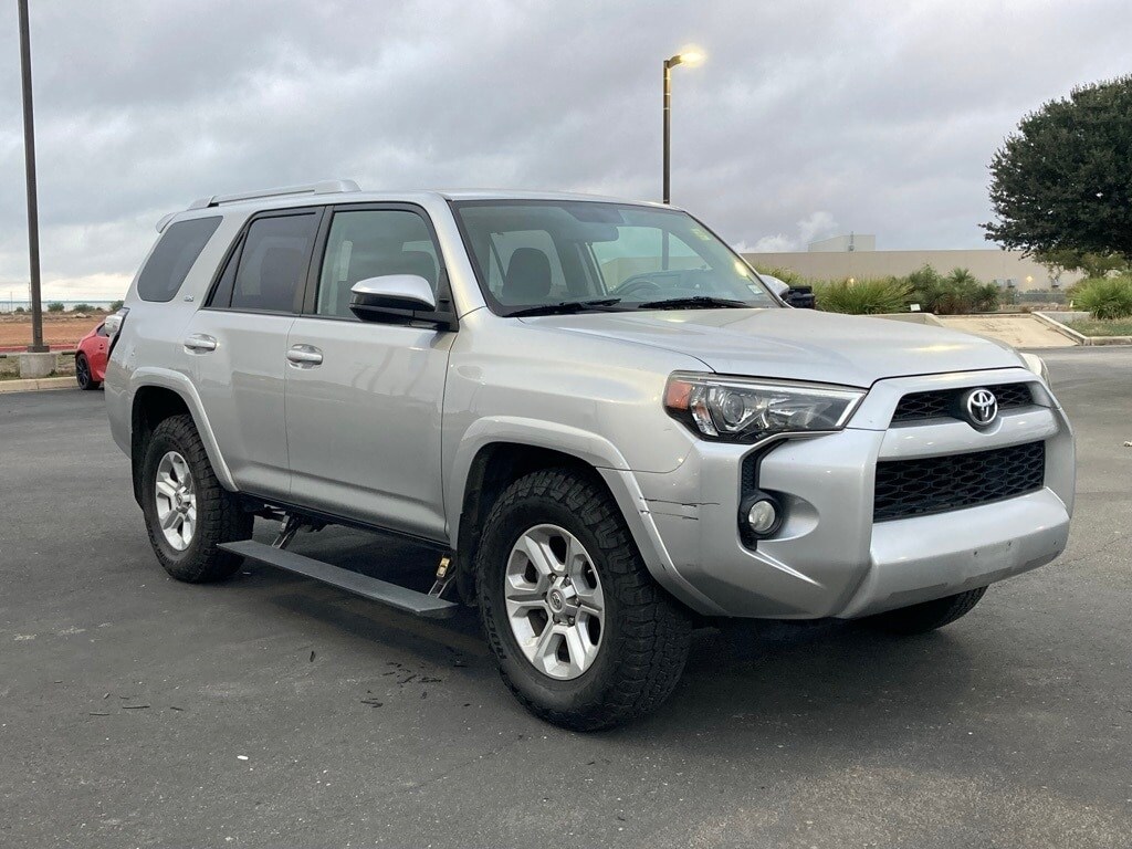 2016 Toyota 4Runner SR5 photo 3
