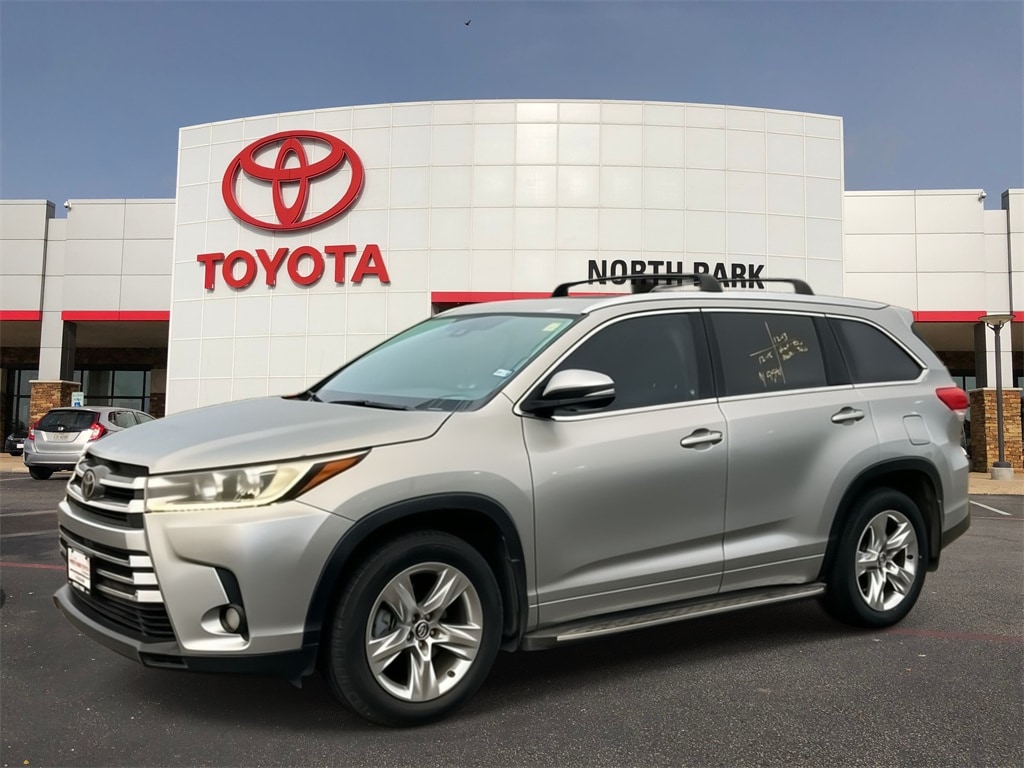 2017 Toyota Highlander Limited's photo