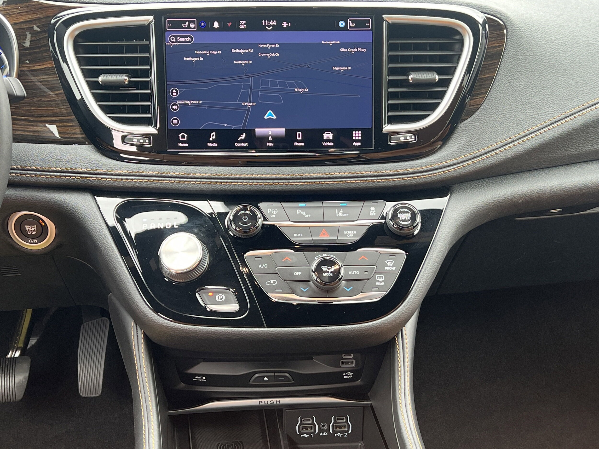 2022 Chrysler Pacifica Hybrid Pinnacle photo 3