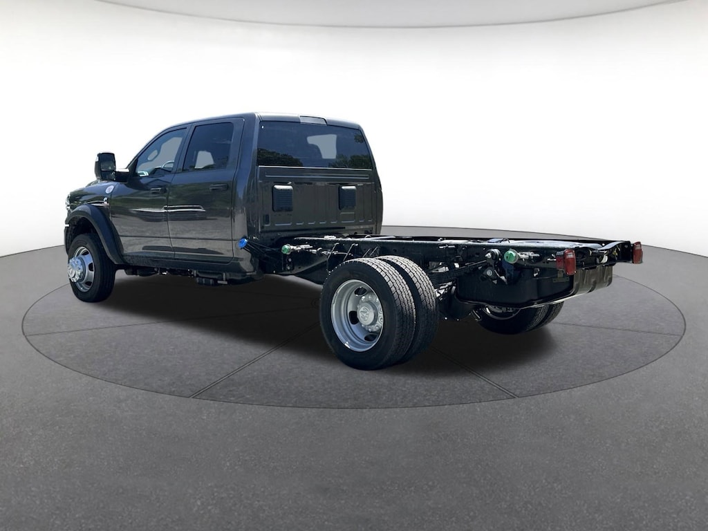 New 2026 Ram 5500 Chassis Cab TRADESMAN CREW 4X4 60' CA Crew Cab