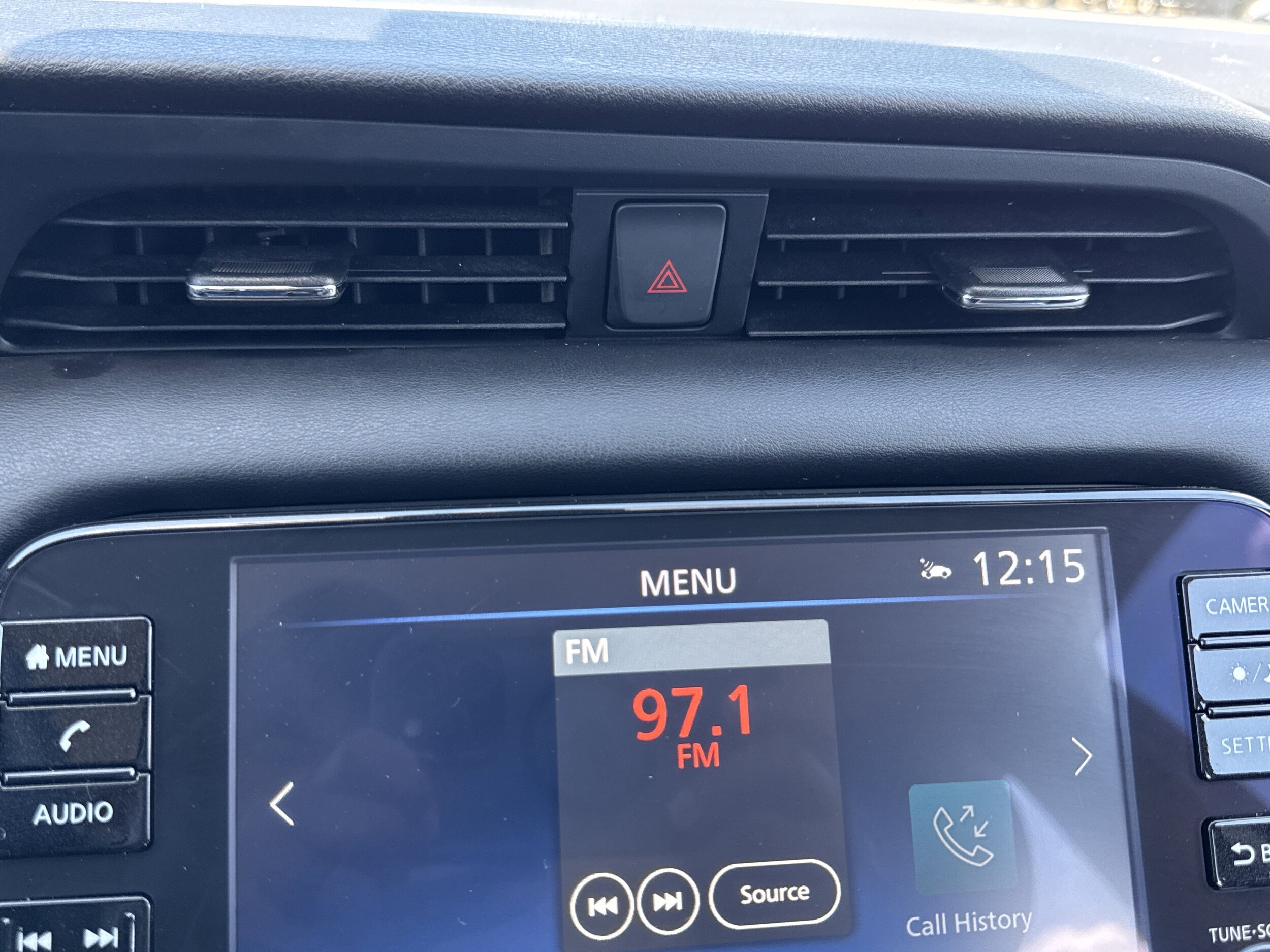 2023 Nissan Kicks SR photo 4