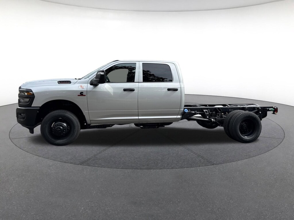 New 2026 Ram 3500 Chassis Cab TRADESMAN CREW 4X4 60' CA Crew Cab