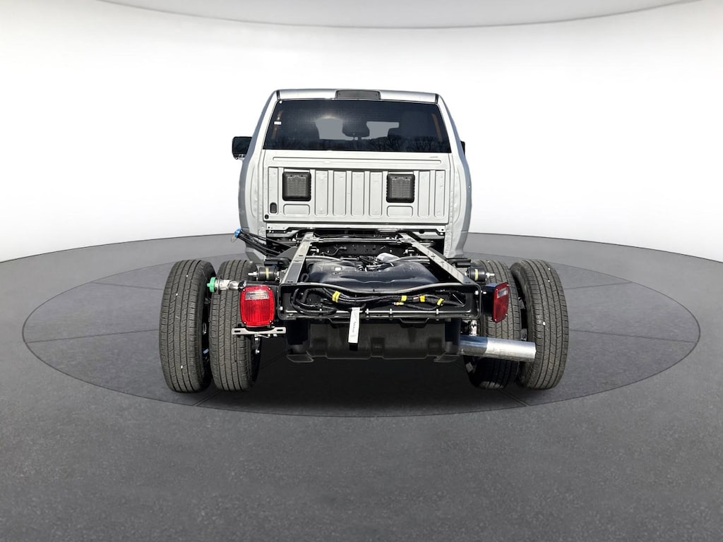 New 2026 Ram 3500 Chassis Cab TRADESMAN CREW 4X2 60' CA Crew Cab