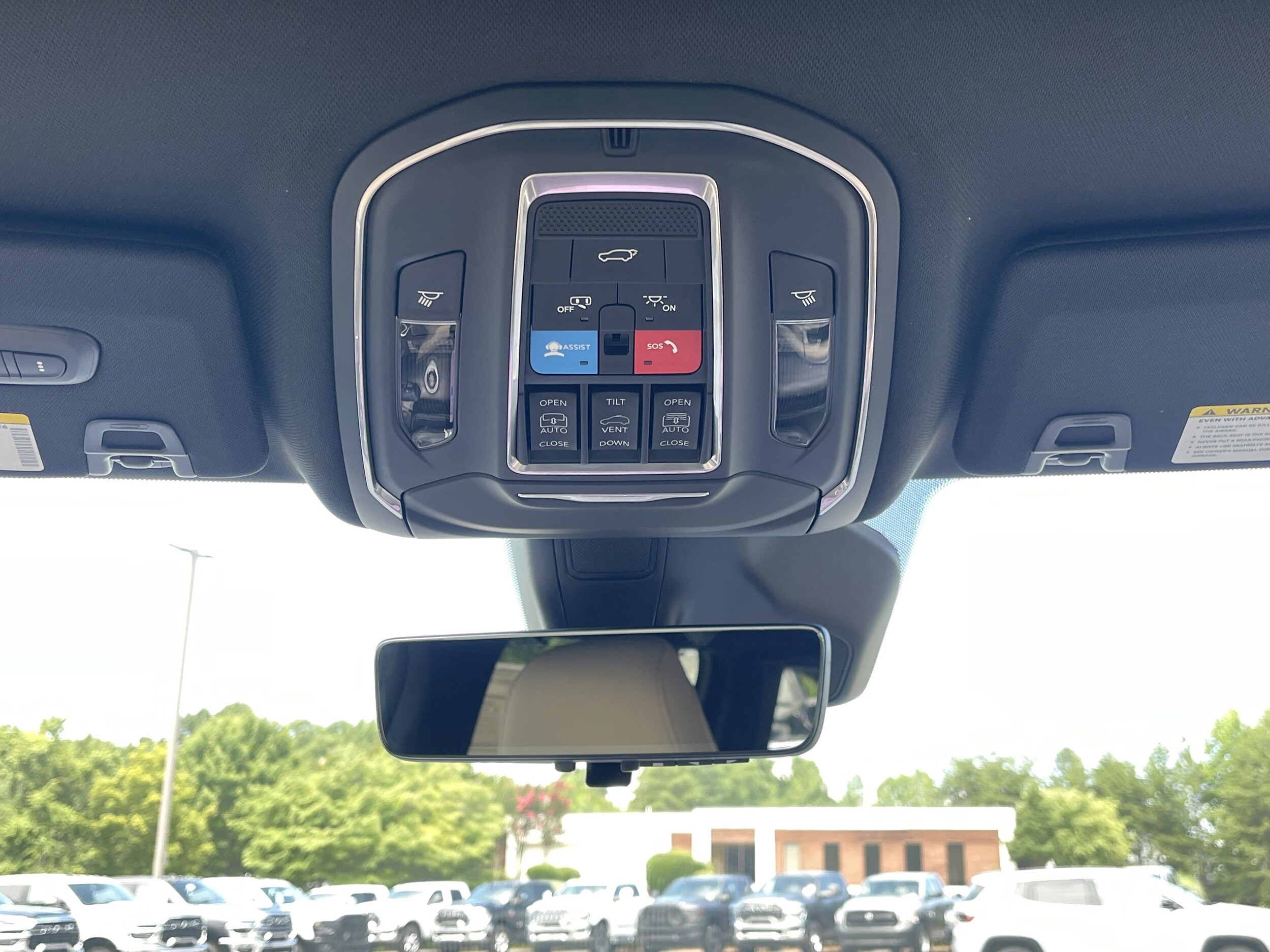 2025 Jeep Grand Cherokee Limited photo 3