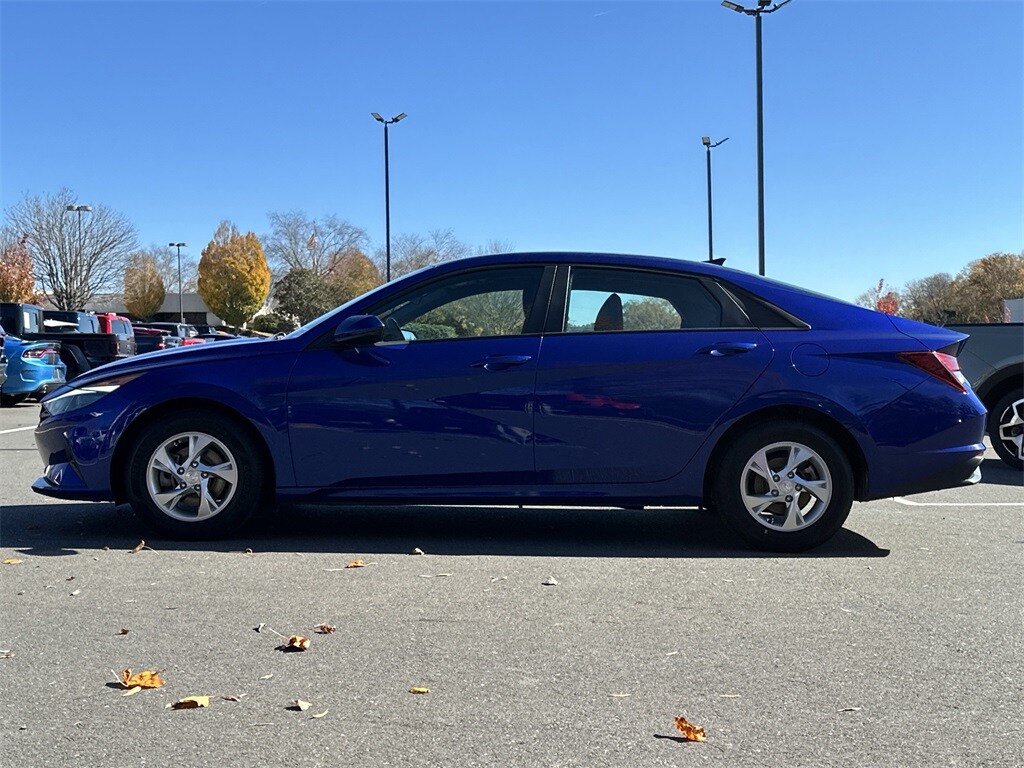 2022 Hyundai Elantra SE photo 2
