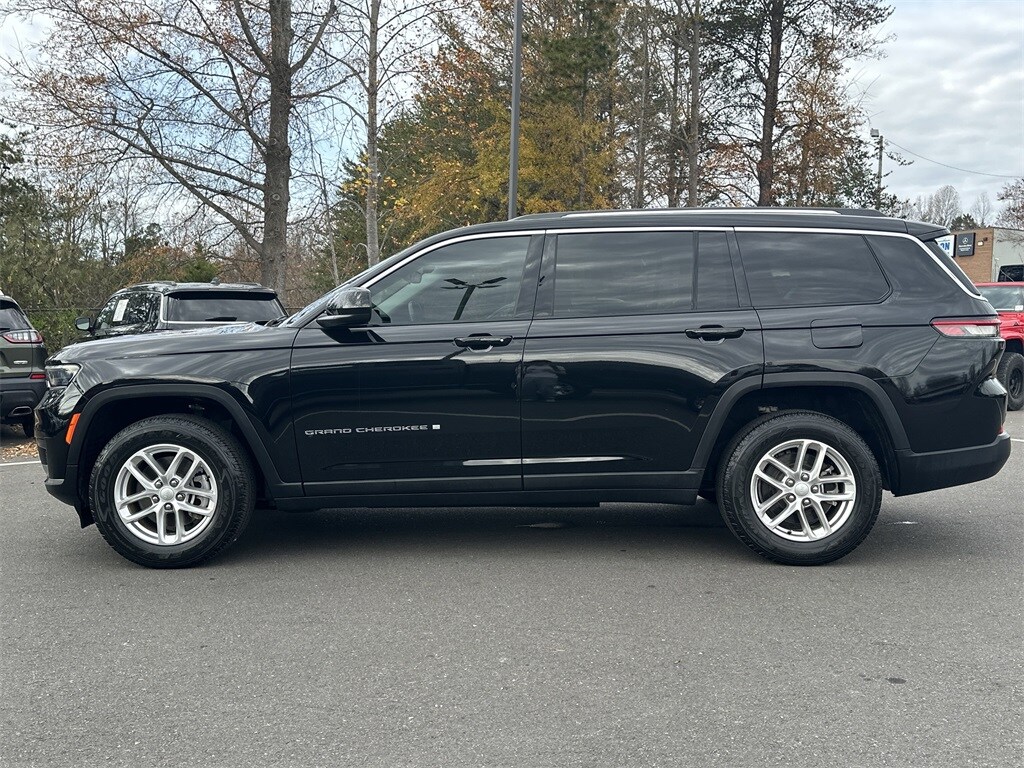 2021 Jeep Grand Cherokee Laredo photo 2